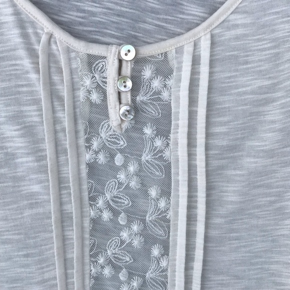 Cream Colored Short Sleeved Lace Top Size Small - Picture 10 of 12